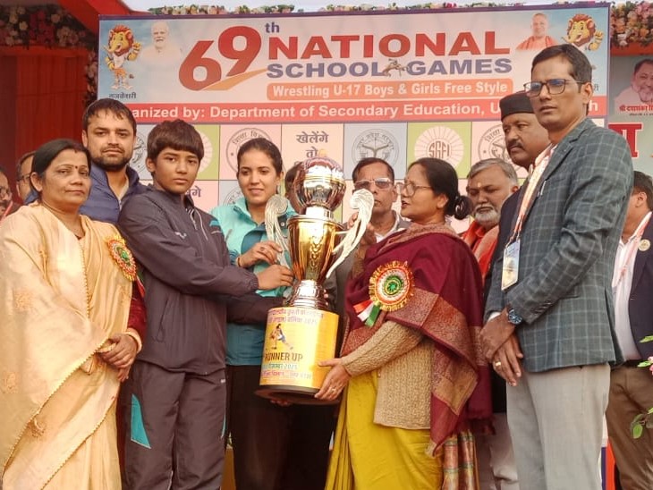 बलिया में मंत्री विजय लक्ष्मी बोलीं- ममता ने चोरी-छिपे भर लिया SIR, अखिलेश के शासन में हुआ सिर्फ सैफई का विकास