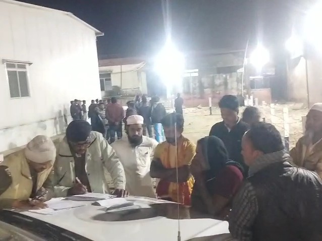 पुलिस परिजन का बयान कर रही दर्ज।