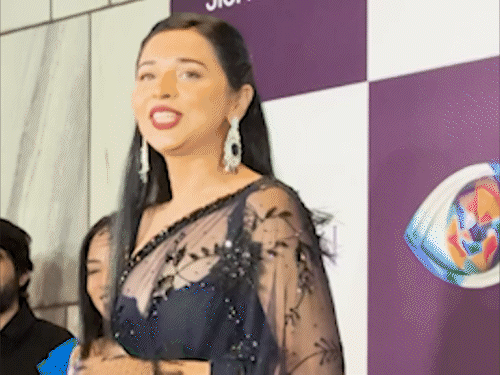 तान्या मित्तल एक बार फिर साड़ी में पहुंचीं।