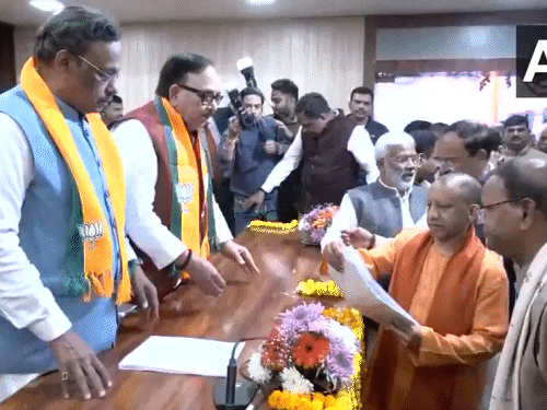 पंकज चौधरी यांच्या नगरसेवक अर्जाच्या अध्यक्ष योगी, उपमुख्यमंत्री केशव मौलिक आणि ब्रजेश प्रसाद प्रसादक अनेक दिग्गज नेते उपस्थित होते.