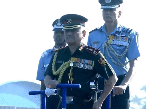 CDS तेलंगाना के डुंडीगल स्थित एयर फोर्स अकादमी में ऑटम टर्म दिसंबर 2025 की कंबाइंड ग्रेजुएशन परेड में शामिल हुए थे। - Dainik Bhaskar