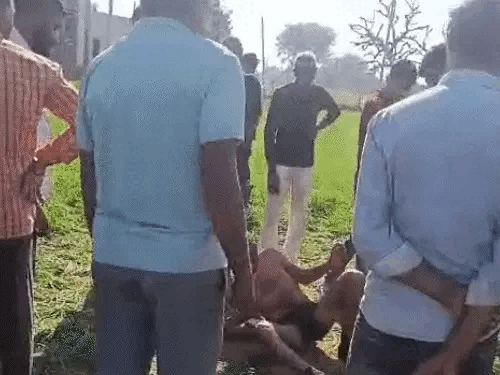 गैंगवार का एक वीडियो भी सामने आया था, जिसमें रविंद्र कटेवा आरोपी पिंटू को बेल्ट से मारते हुए नजर आ रहा है।