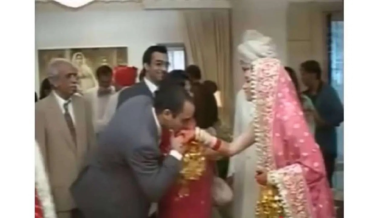 करिश्मा कपूर ने साल 2003 में अरबपति बिजनेसमैन संजय कपूर से शादी की थी।