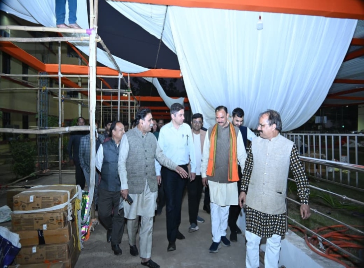 मंत्री-विधायक मेगा शिविर के आयोजन के तैयारियों की समीक्षा करते हुए।