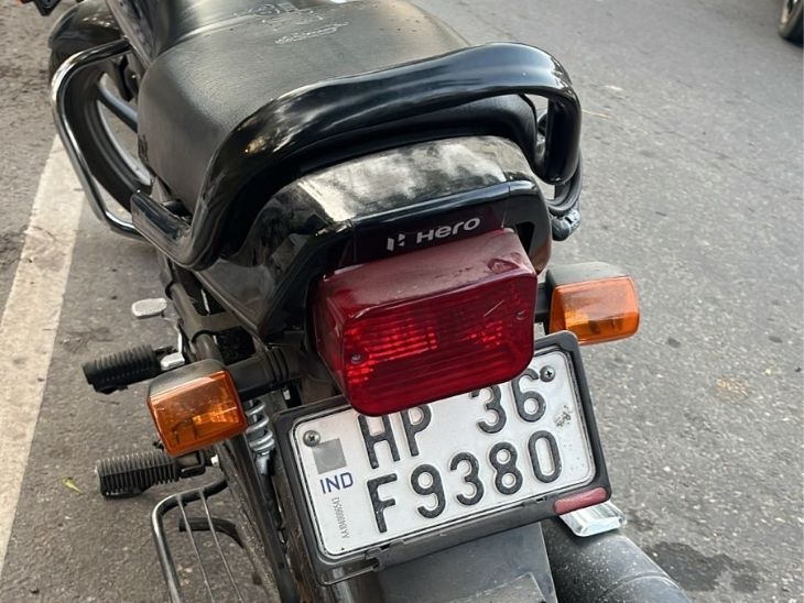 आरोपी बाइक राइडर हिमाचल नंबर की यह बाइक लेकर आया था।