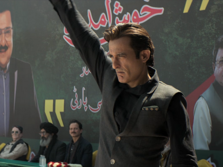 ছবিতে, অক্ষয় খান্নার চরিত্র রেহমান একজন ডাকাতের ভূমিকায় অভিনয় করেছেন, যে পিপিপি পার্টি সমর্থিত।