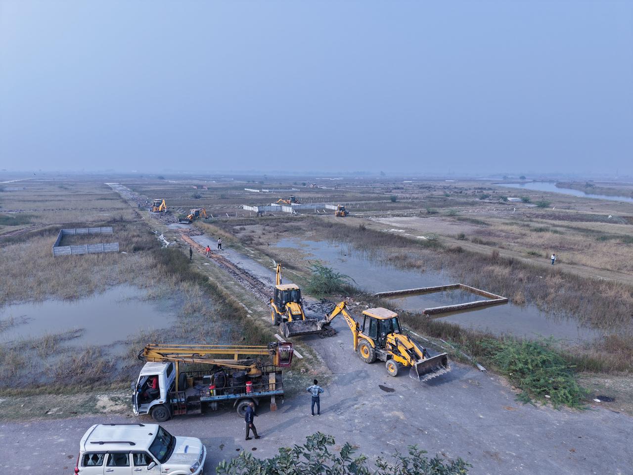 काकोरी में 500 बीघा से अधिक क्षेत्रफल में अवैध रूप से विकसित की जा रही बंधन सिटी और कनौजिया सिटी पर बुलडोजर चलाया गया।