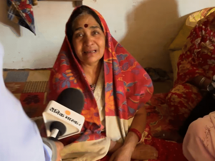 धर्मेंद्र की मां रजनी ने कहा कि अस्सू से मेरे बेटे की दोस्ती थी।