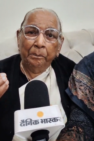 भाजपच्या प्रदेशाध्यक्ष बनलेल्या संवादातून आई उज्ज्वल भावुक कुटुंब आणि त्यांना आपले अश्रू अनावरण.