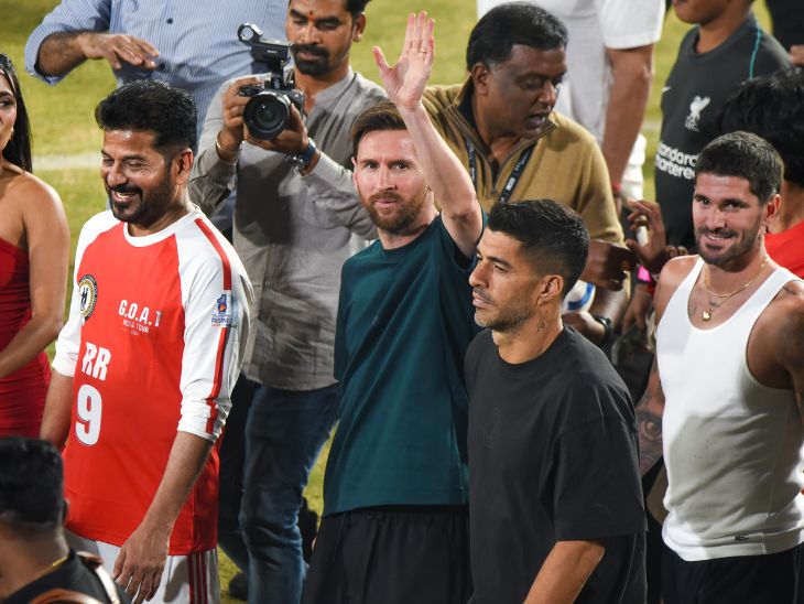 रात 8.32 बजे: मेसी ने बच्चों के साथ फुटबॉल खेला और दर्शकों में फुटबॉल फेंकी।