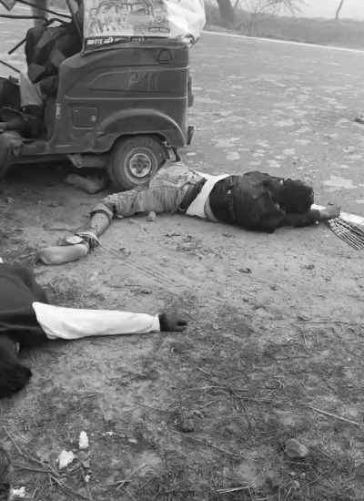 हादसे के बाद सड़कों पर लाशें बिखर गईं। ऑटो की छत उड़ गई।