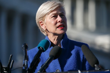 सांसद डेबोरा रॉस ने कहा कि भारत से हजारों नौकरियां जुड़ी हैं।