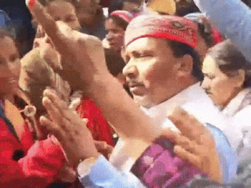 गजल्ड गांव में गुलदार के हमले के बाद लोगों ने विधायक राजकुमार पोरी को घेर लिया था।