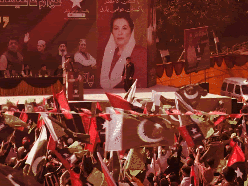 পাকিস্তানে রণবীর সিং-অক্ষয় খান্নার বিরুদ্ধে এফআইআরের দাবি: ধুরন্ধর ছবিতে ভুট্টোর দলকে সন্ত্রাসবাদের সমর্থক হিসেবে দেখানোর অভিযোগ।