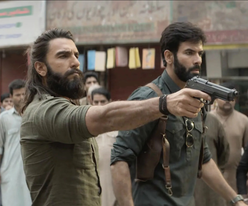 ধুরন্ধর ছবিতে মুখ্য ভূমিকায় রয়েছেন রণবীর সিং।