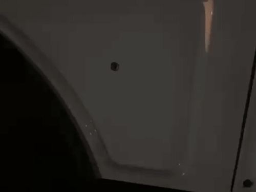 जालंधर के कैंट एरिया में हुई गोलीबारी के बाद टिप्पर में लगी गोलियां।