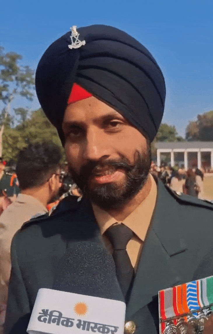 मीडिया को जानकारी देते लेफ्टिनेंट हरप्रीत सिंह।