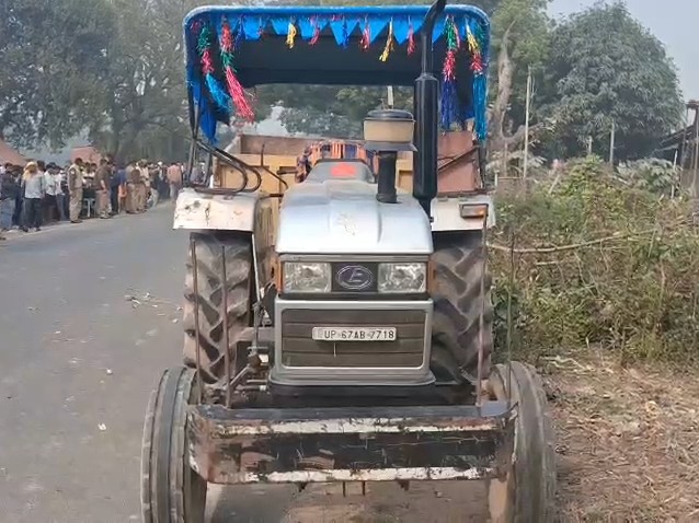 Teenager dies after being hit by a tractor in Chandauli