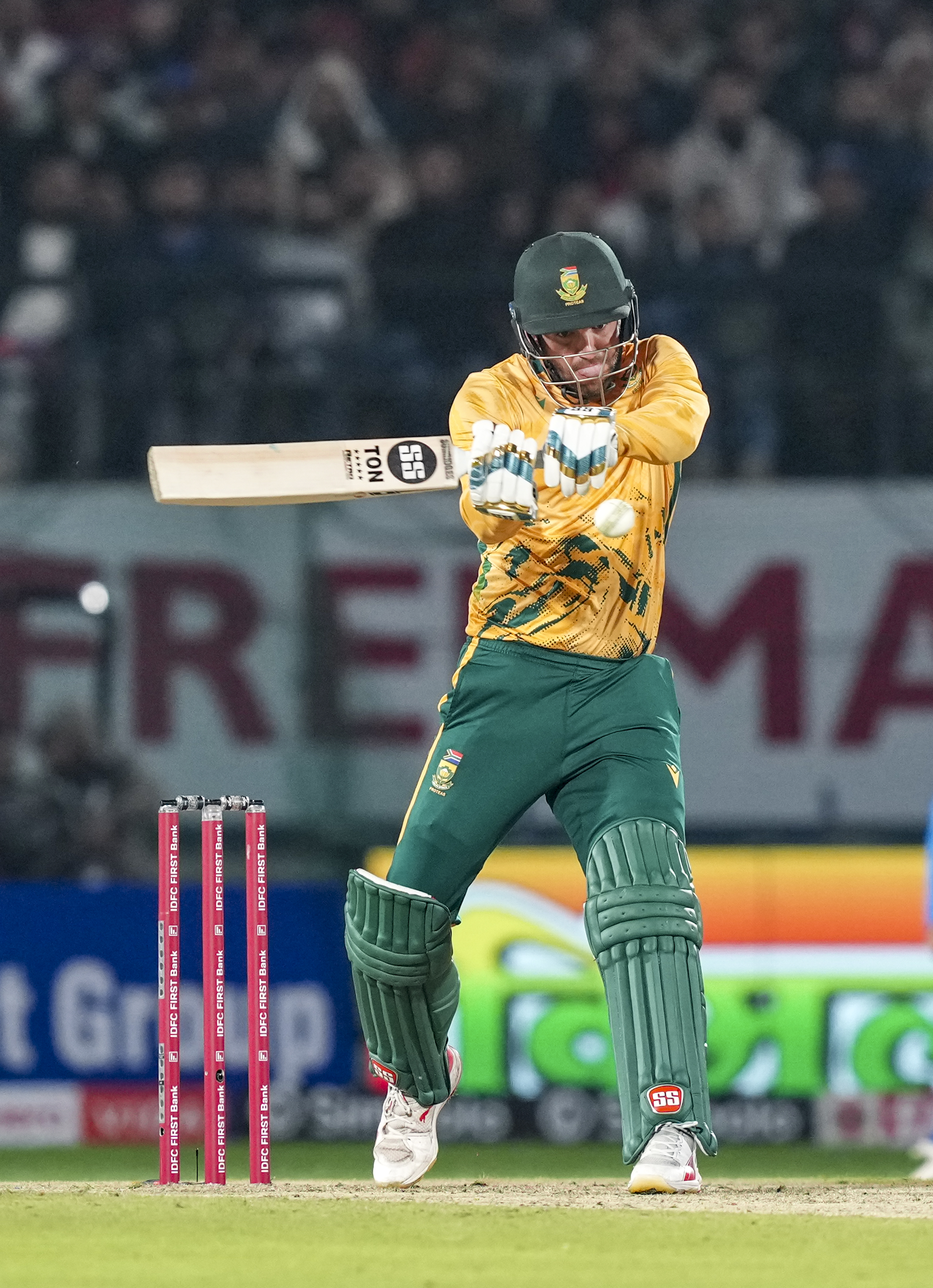 डोनोवन फरेरा ने 20 रन बनाए।