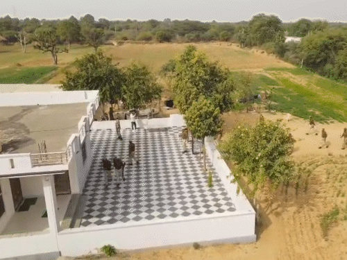 रविंद्र कटेवा के घर में सर्च ऑपरेशन चलाया।