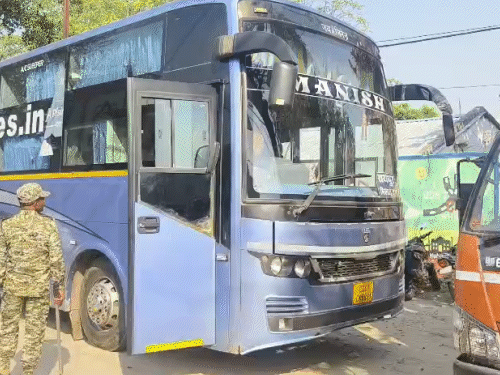 मनीष ट्रेवल्स की बस में व्यापारी सफर कर रहा था।