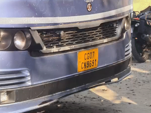 दुर्ग पासिंग बस जगदलपुर से रायपुर के लिए निकली थी।