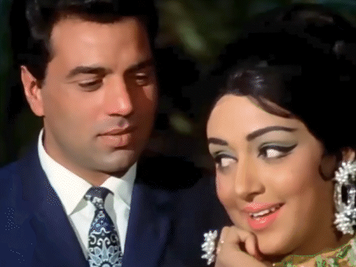 धर्मेंद्र और हेमा मालिनी फिल्मों के सीन।