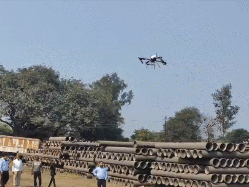 मेडिकल टीमों को 24 घंटे की निगरानी पर रखा और आसपास के अस्पतालों को तत्काल तैयारी बढ़ाने का निर्देश दिया है।