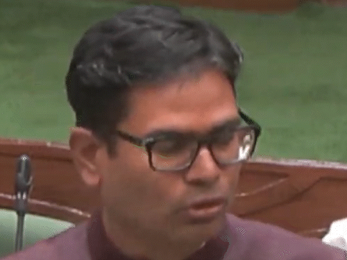 नवा अंजोर विजन 2047 पर सदन में अपनी बात रखते हुए प्रदेश के वित्त मंत्री ओपी चौधरी।