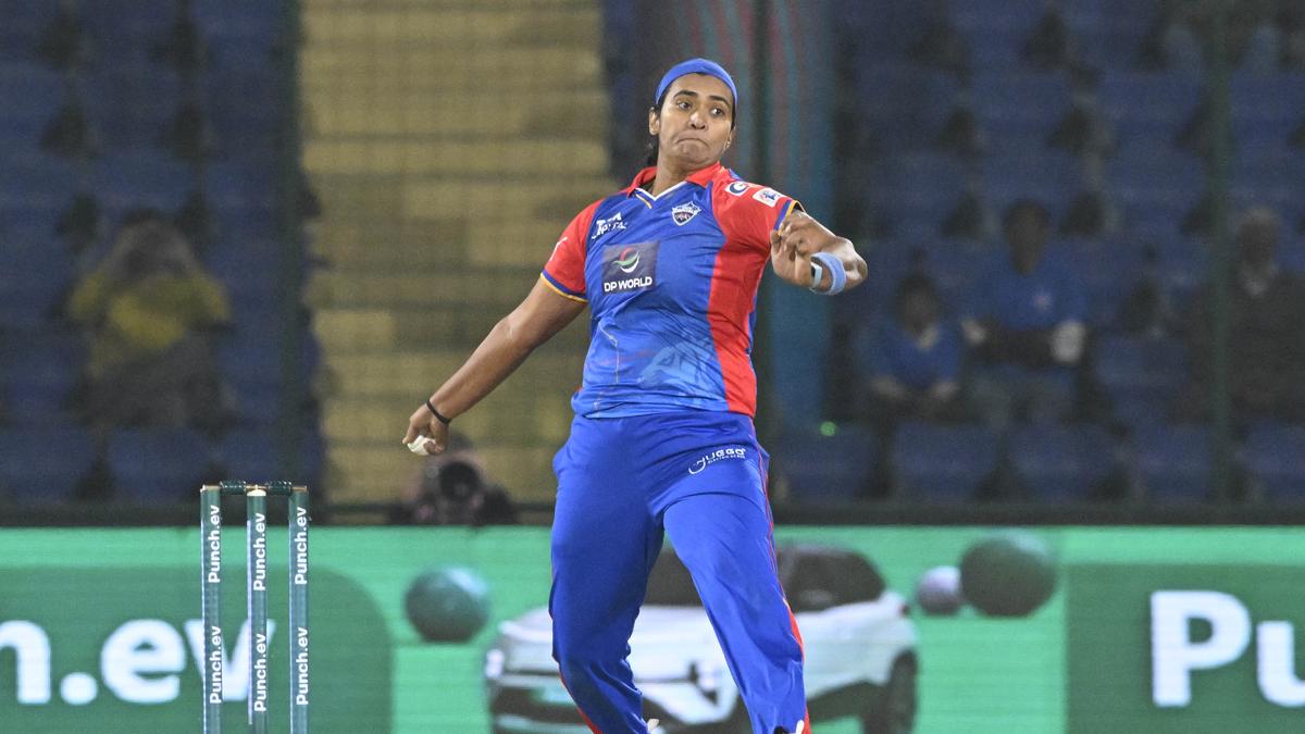 शिखा की यह तस्वीर इंटरनेट से ली गई है। तस्वीर कैंटरबरी मैजीयंस ट्रॉफी के दौरान की है।