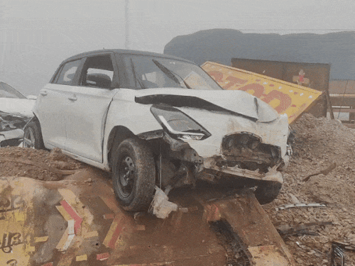 भिवानी में भी चार वाहन आपस में टकरा गए।