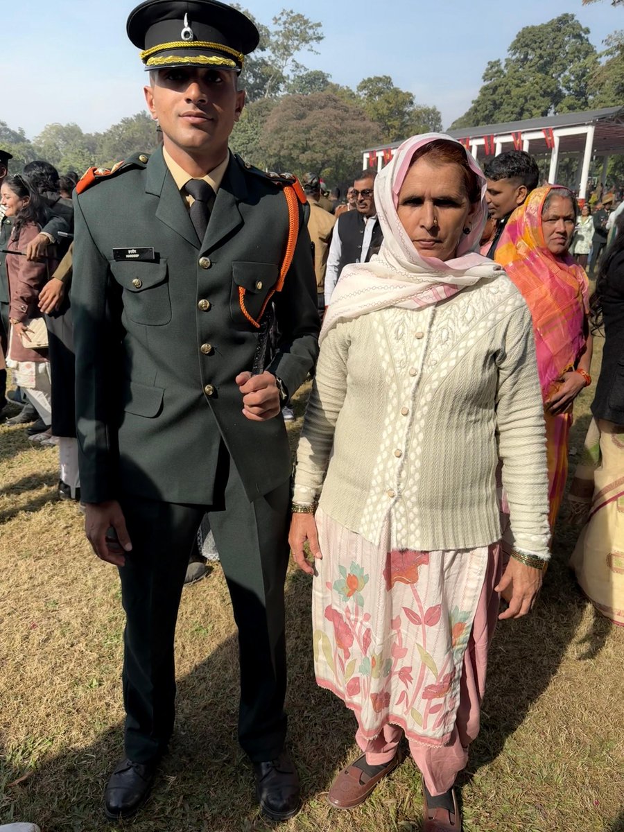 हरदीप गिल अपनी माता के साथ।