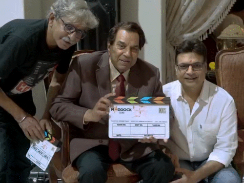 ধর্মেন্দ্রর শেষ ছবি ‘ইক্কিস 1’-এর সেট থেকে ভাইরাল হওয়া ভিডিও: বলেছেন- ভারত এবং পাকিস্তান উভয়েরই এই ছবিটি দেখা উচিত, যদি কোনও ভুল হয়ে থাকে তবে ক্ষমা করুন।