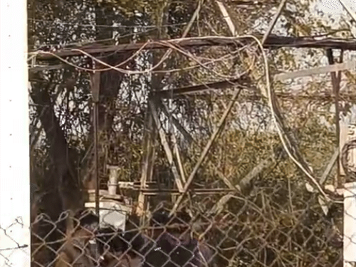 पुलिस ने युवक को समझाइश दी और चेतावनी देकर छोड़ दिया।