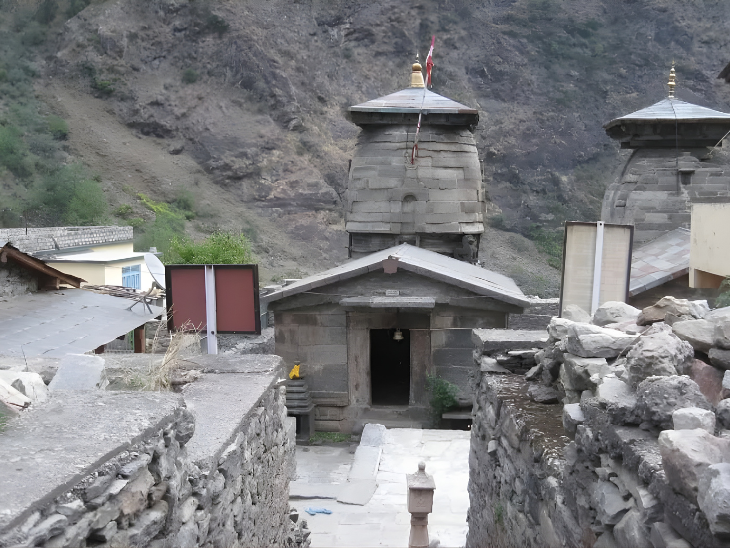 जोशीमठ क्षेत्र के पांडुकेश्वर में बद्री विशाल विराजमान हैं।