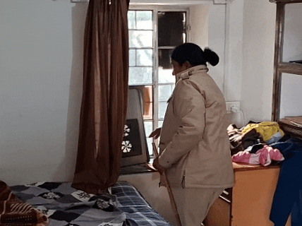 पुलिस ने श्रवण के घर कमरों की भी तलाशी भी ली।