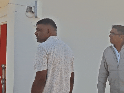 श्रवण और उसके साथियों के घर से पुलिस ने कई इलेक्ट्रॉनिक डिवाइस भी जब्त किए हैं।