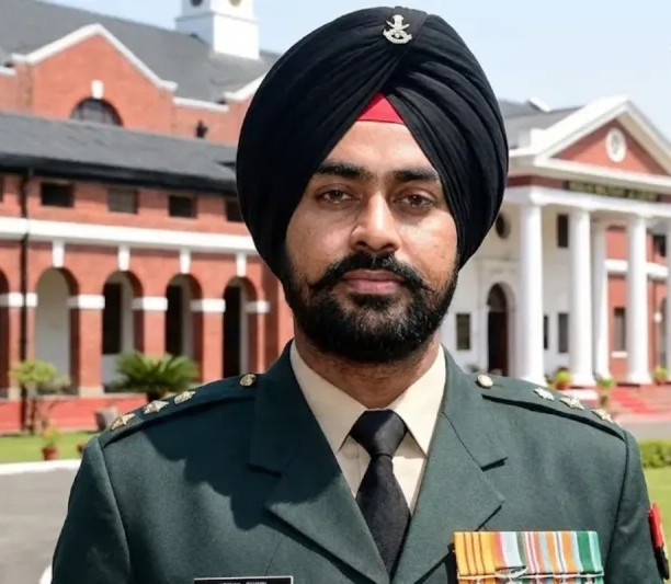 लेफ्टिनेंट गुरमुख सिंह।