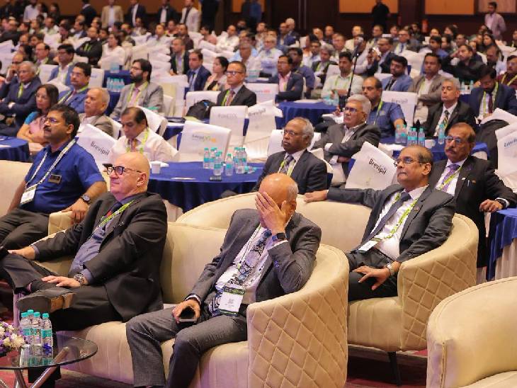 कॉन्फ्रेंस में शामिल न्यूरोलॉजिस्ट और न्यूरो सर्जन्स।