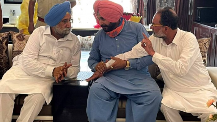 कैप्टन अमरिंदर को CM कुर्सी से हटाने की बगावत हुई तो रंधावा और सिद्धू एक साथ हो गए थे।- फाइल फोटो