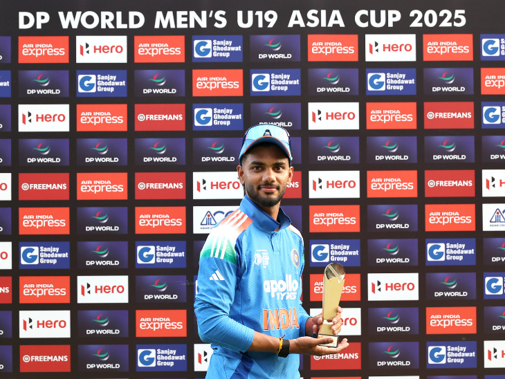 प्लेयर ऑफ द मैच अवॉर्ड के साथ कनिष्क चौहान।