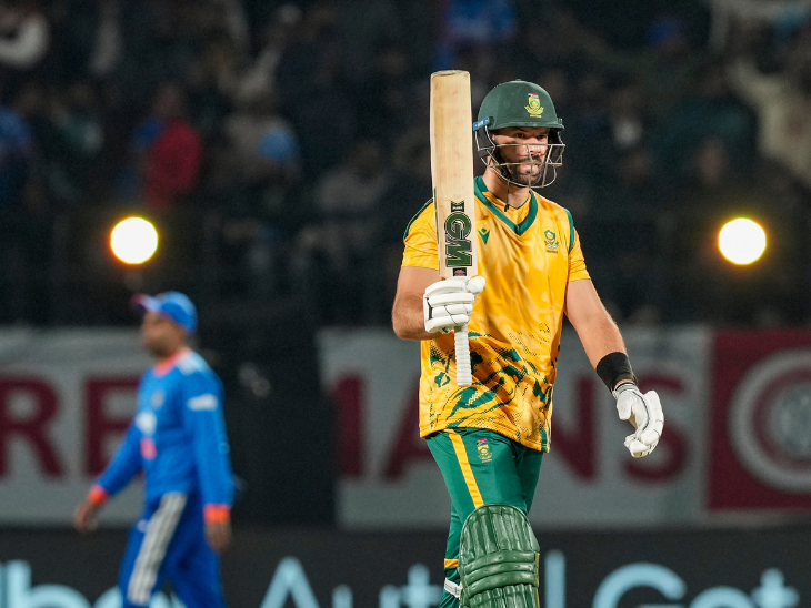 कप्तान ऐडन मार्करम ने 46 बॉल पर 61 रन बनाए।