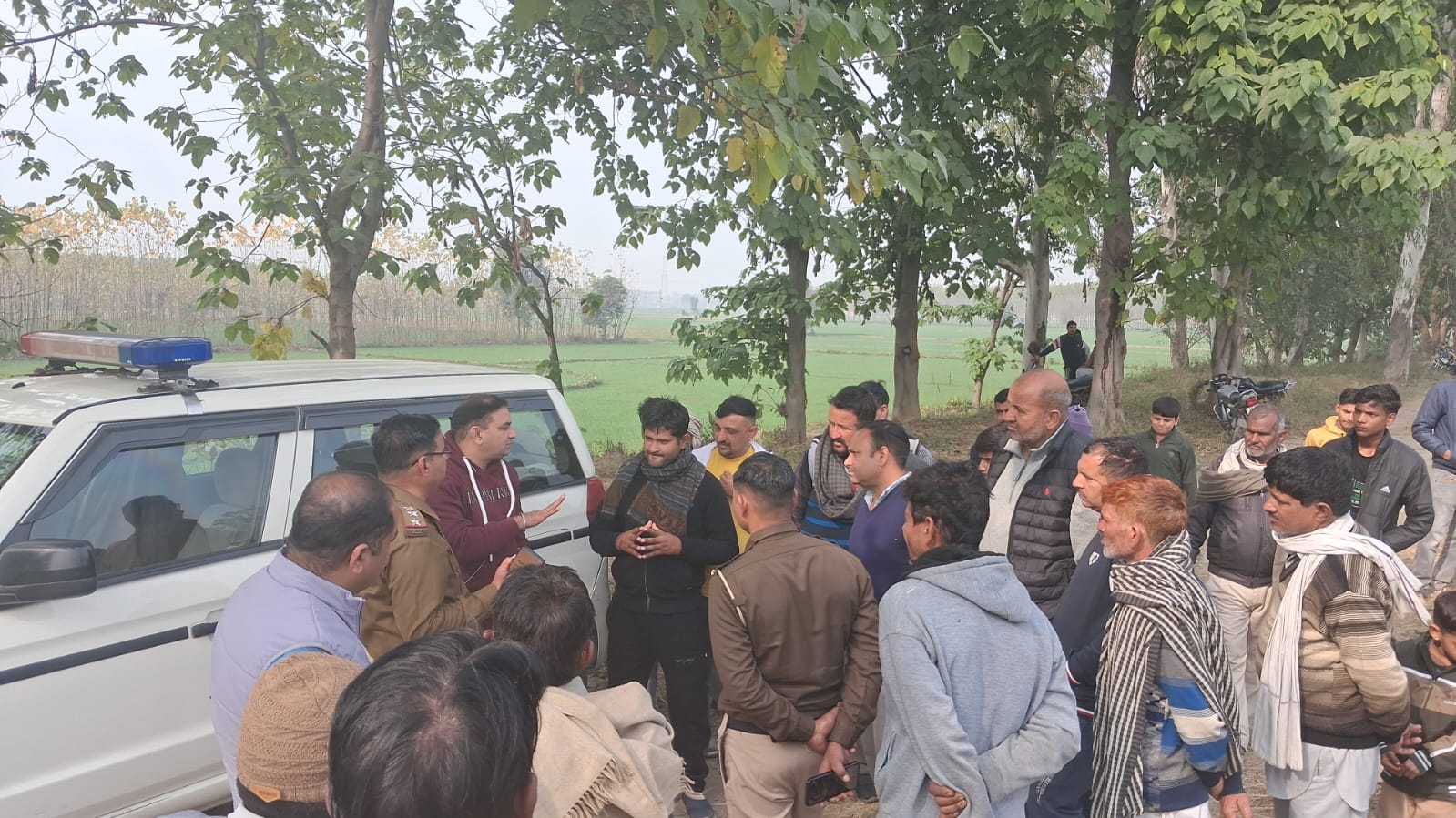 नहर में बहे बुजुर्ग की तलाश करेंगे गोताखोर:  दूसरे दिन फिर शुरू होगा अभियान, बाप-बेटा बाइक से गिरे, परिवार पहरा लगाकर बैठा – Kurukshetra News