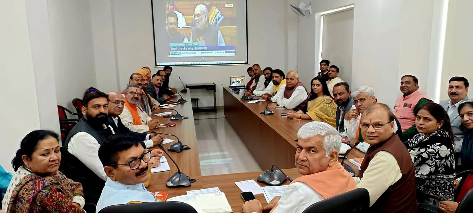 रोहतक पार्टी कार्यालय में गृह मंत्री अमित शाह की स्पीच सुनते हुए।