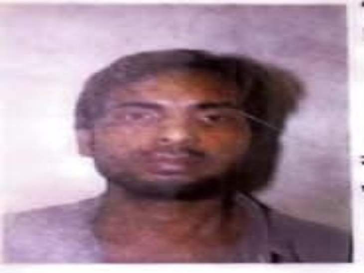 घायल नीलकमल।