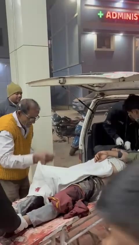 प्राथमिक उपचार के बाद जिला अस्पताल रेफर किया गया था।