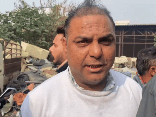 किशनपुरा के रहने वाले जोगी घटना की जानकारी देते हुए।