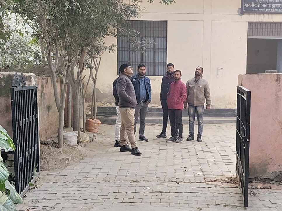 A young man died after being crushed by a trolley in Aligarh.