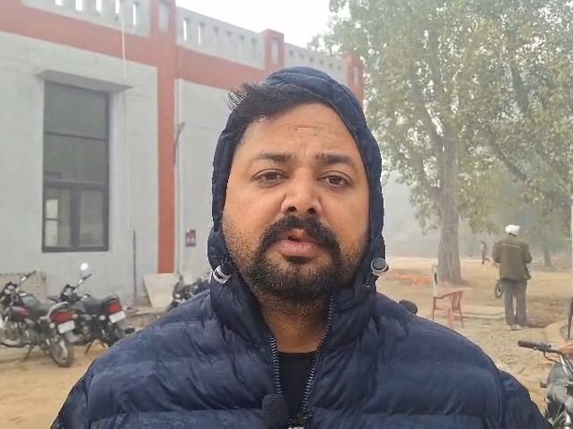 बातचीत करते विनय अरोड़ा