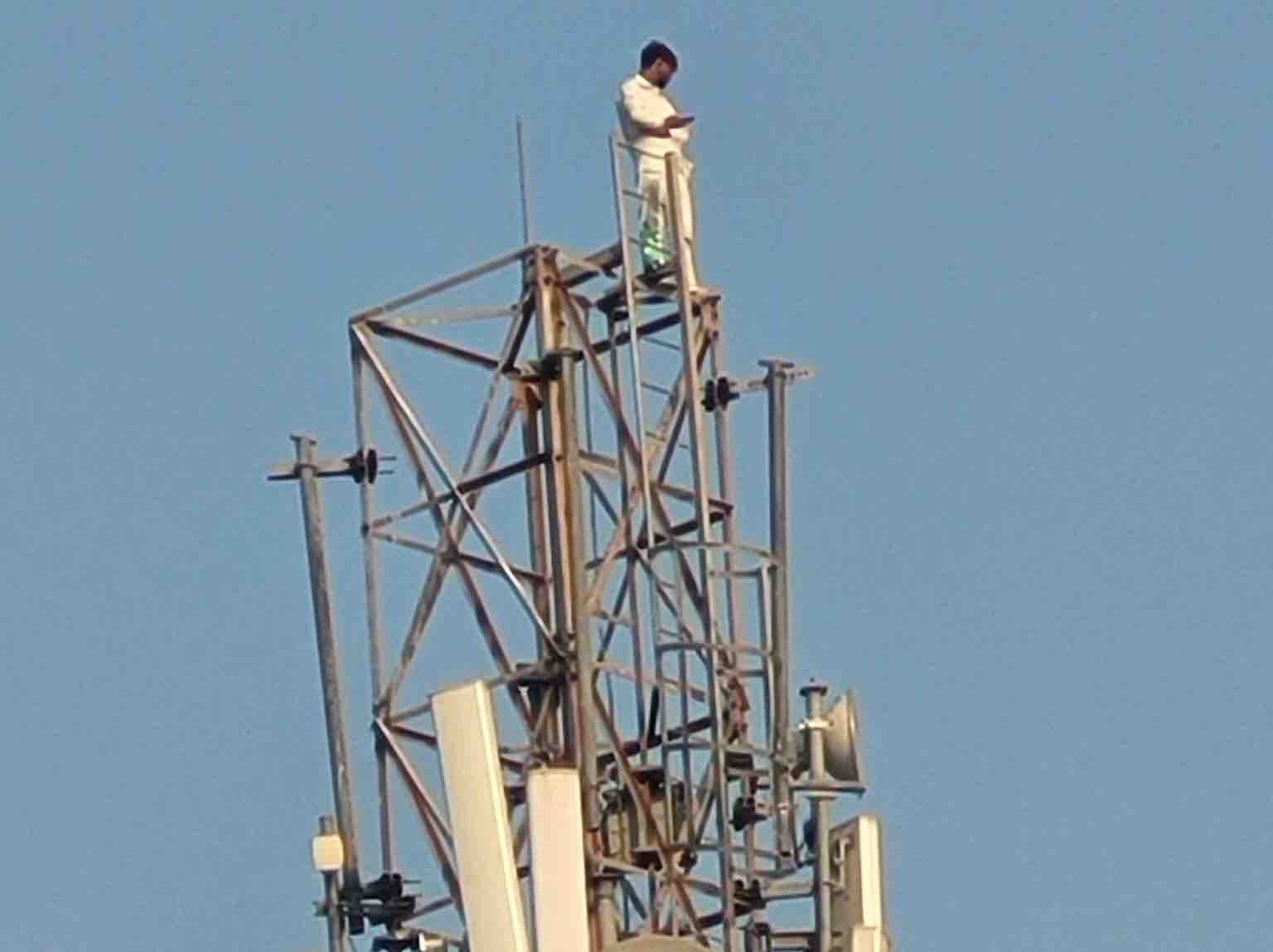 A young man climbed a tower demanding marriage from his girlfriend.